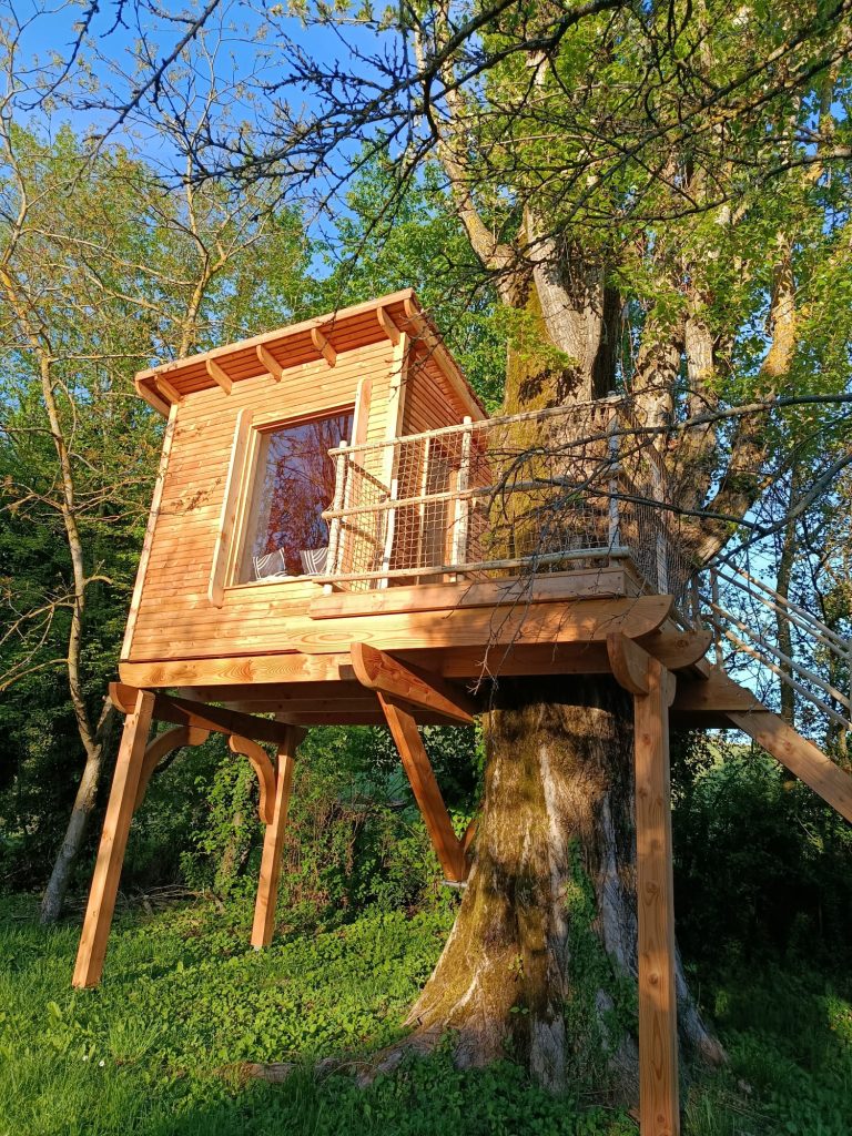 Une cabane dans les arbres en Haute-Savoie
