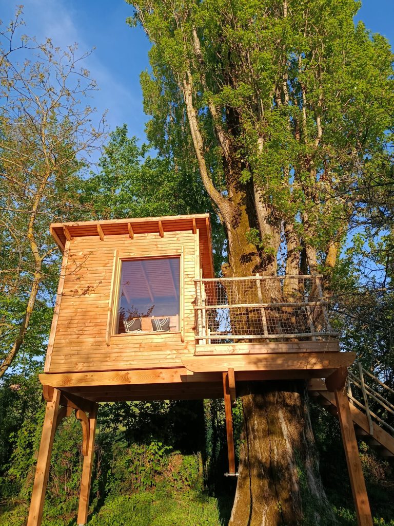 Une cabane dans les arbres en Haute-Savoie
