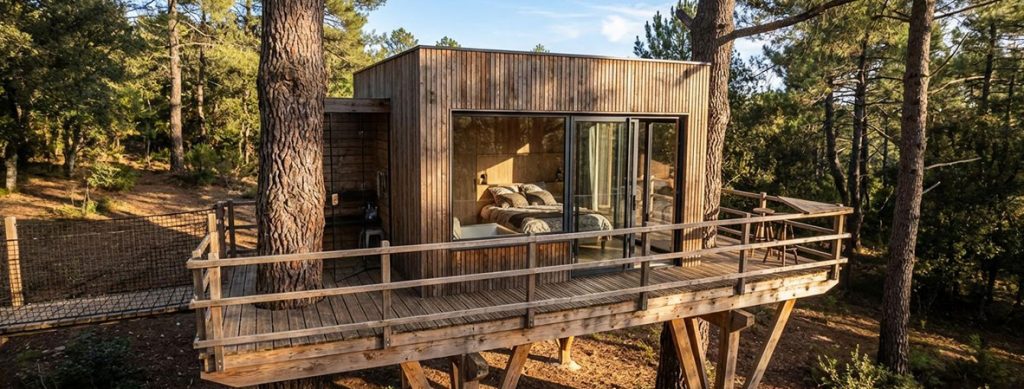 Rendu final par IA d'une cabane perchée