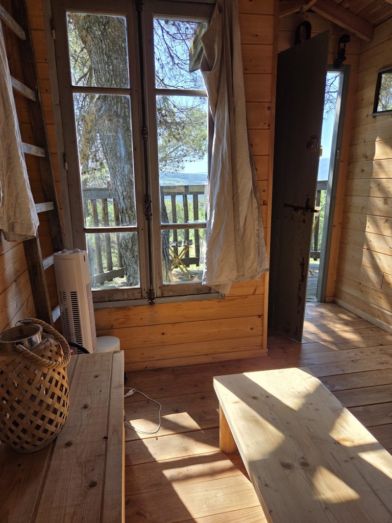 Une Cabane à Caseneuve