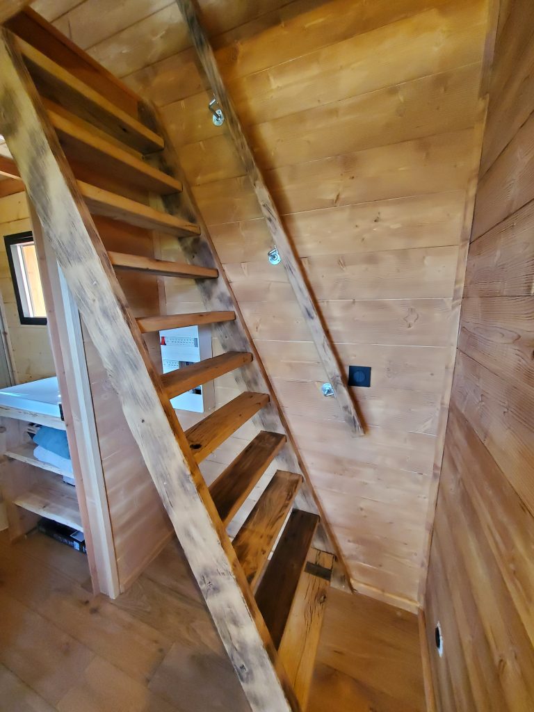 Une cabane sur le Plateau-des-Petites-Roches