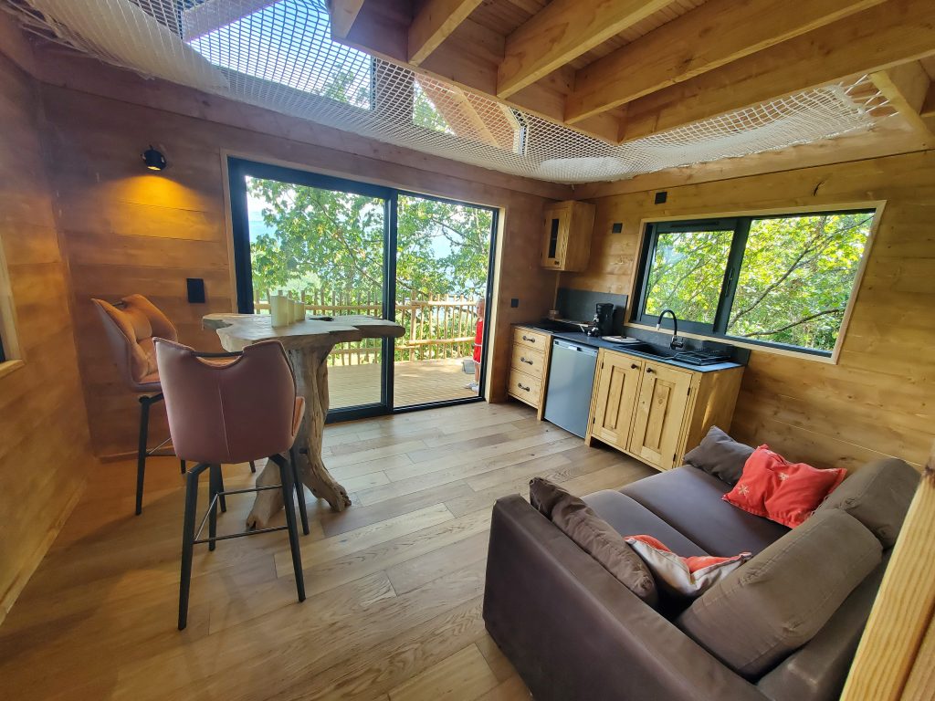 Une cabane sur le Plateau-des-Petites-Roches