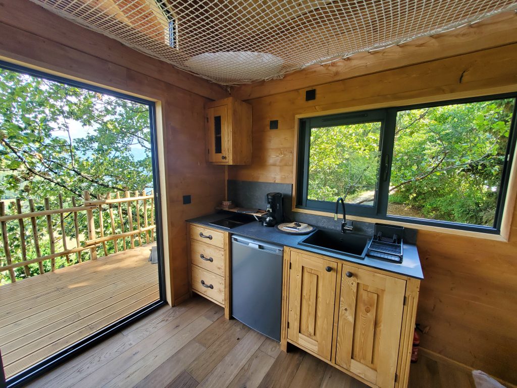Une cabane sur le Plateau-des-Petites-Roches
