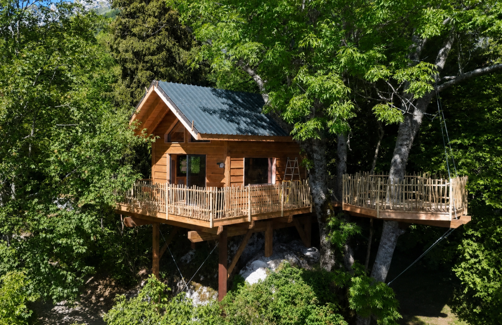 Une cabane sur le Plateau-des-Petites-Roches